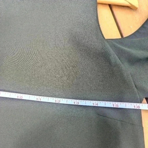 Ann Taylor Green Cut Out Blouse - size Small - Picture 6 of 6